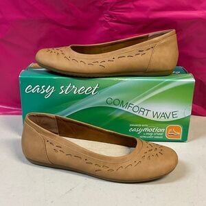 Easy Street Bridget Women's 8 Comfort Flats - New